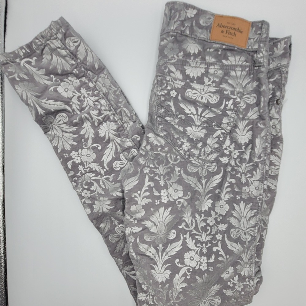 Abercrombie & Fitch Grey Silver Metallic Floral Damask Skinny Pants Size 0 W25